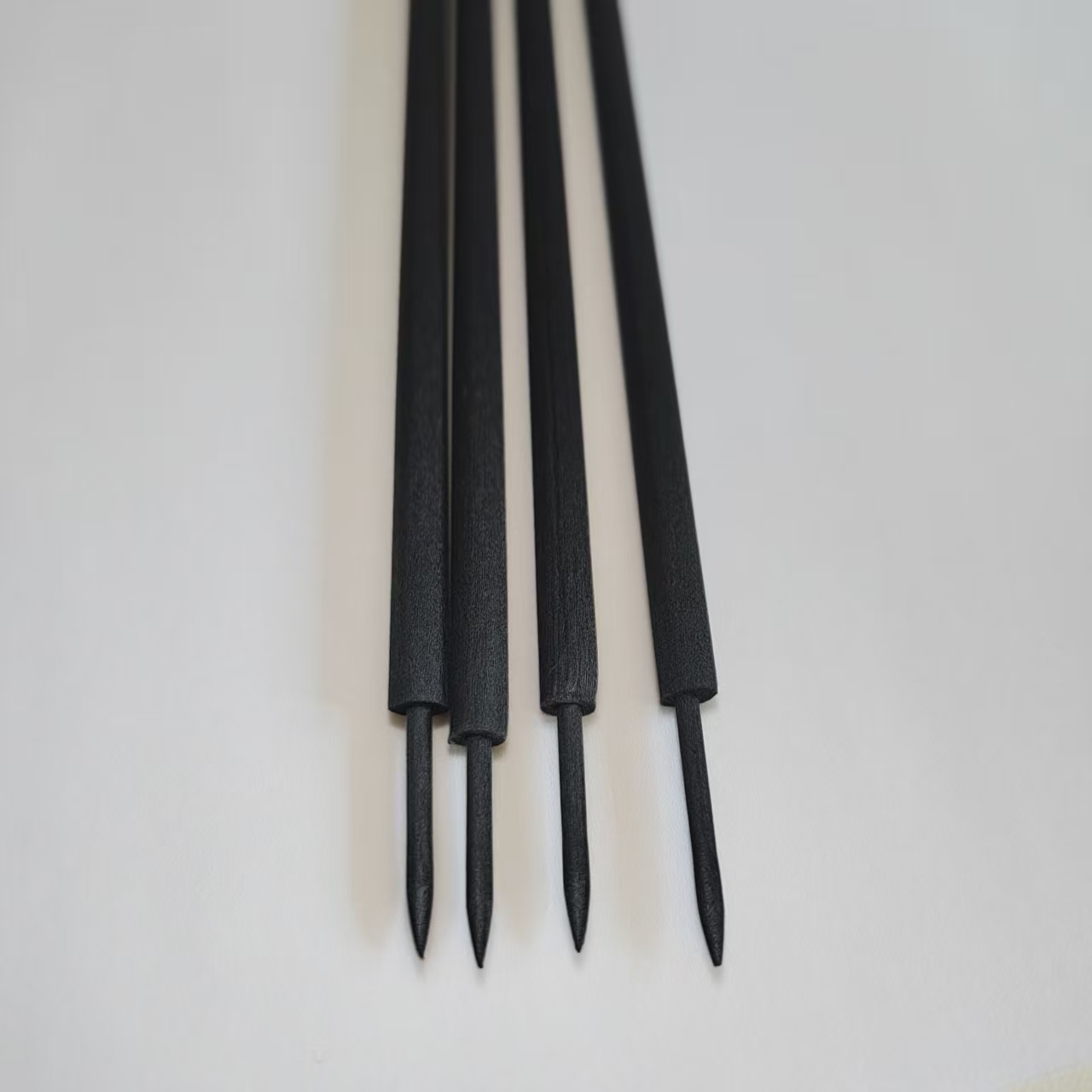 New perfume and essential oil air-evaporating fiber diffuser sticks are available in various sizes and colors, with customizable options to save on packaging costs.